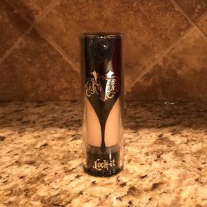 Kat Von D Lock-It Foundation Light 42 Neutral